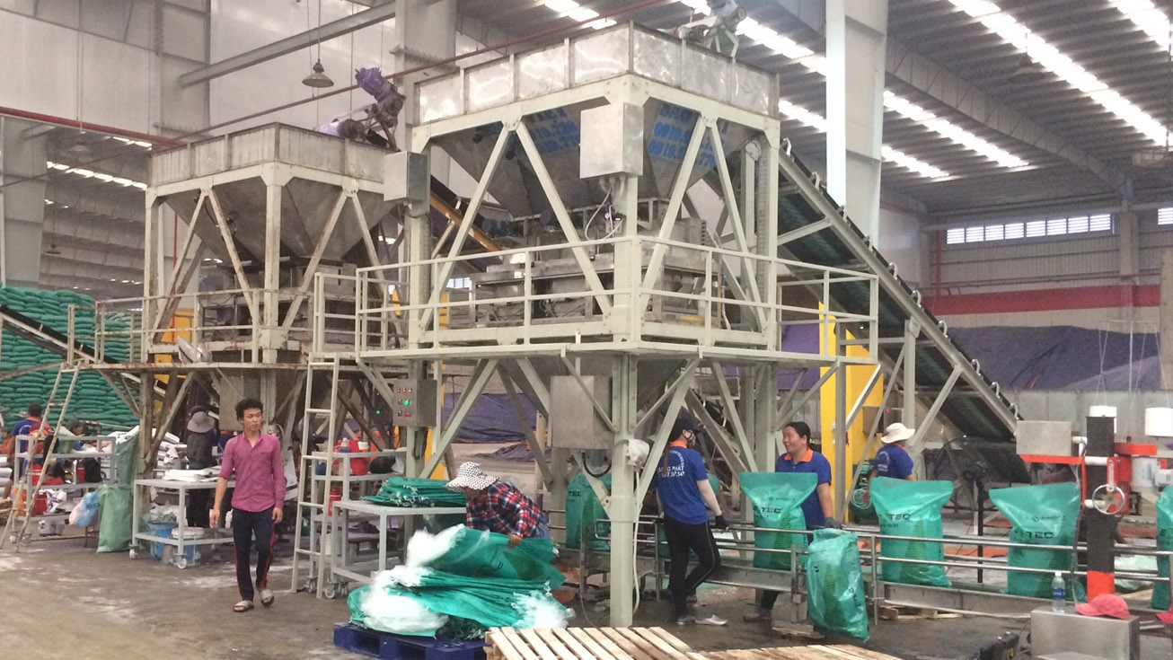 Cân đóng bao 3 phễu cân năng xuất 20 bao/phút 1200 bao/giờ Cân đóng bao 3 phễu cân năng xuất 20 bao/phút 1200 bao/giờ